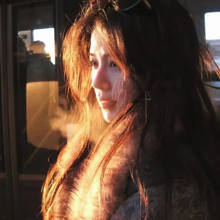 摇滚藏獒蓝色光芒